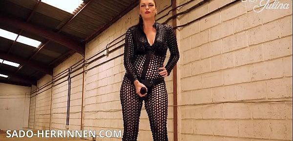  Lutsch den fetten BBC Strapon der Spandex Catsuit Herrin Lady Julina